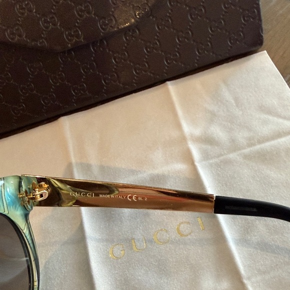 Gucci Black Cat-Eye Sunglasses - Picture 3 of 8